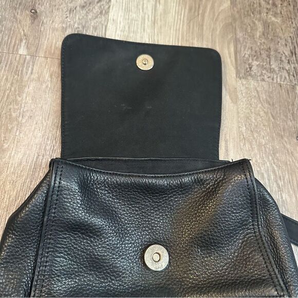 GUESS Back Pack Vintage Mini Leather Zip Pocket Black Travel Festival Y2K - Picture 11 of 11